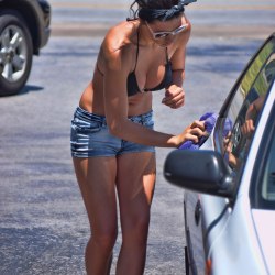 Автомойка в бикини во Флориде 9