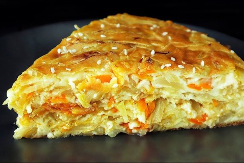 Cabbage pie made of unusual dough