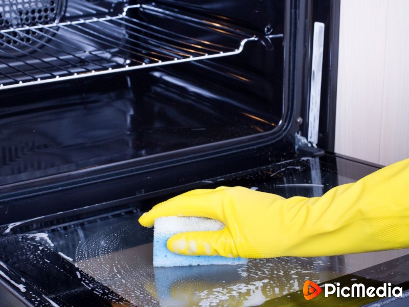 Как быстро и качественно отчистить духовку?