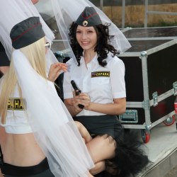 Девушки в униформе охраны 58