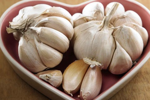 How to use garlic in everyday life and for health